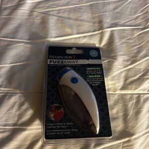 Remington Fuzz Away Fabric Shaver RTFS-2 Travel De-Piller NEW